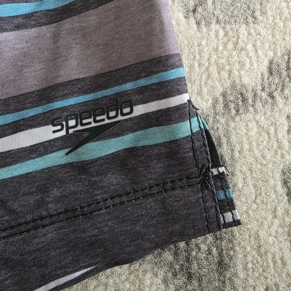 Speedo men's tech volley swim shorts striped NEW Size Small